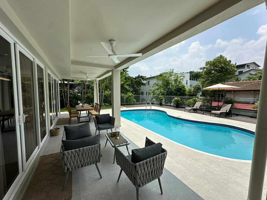 DesignTech patio lounge beside pool